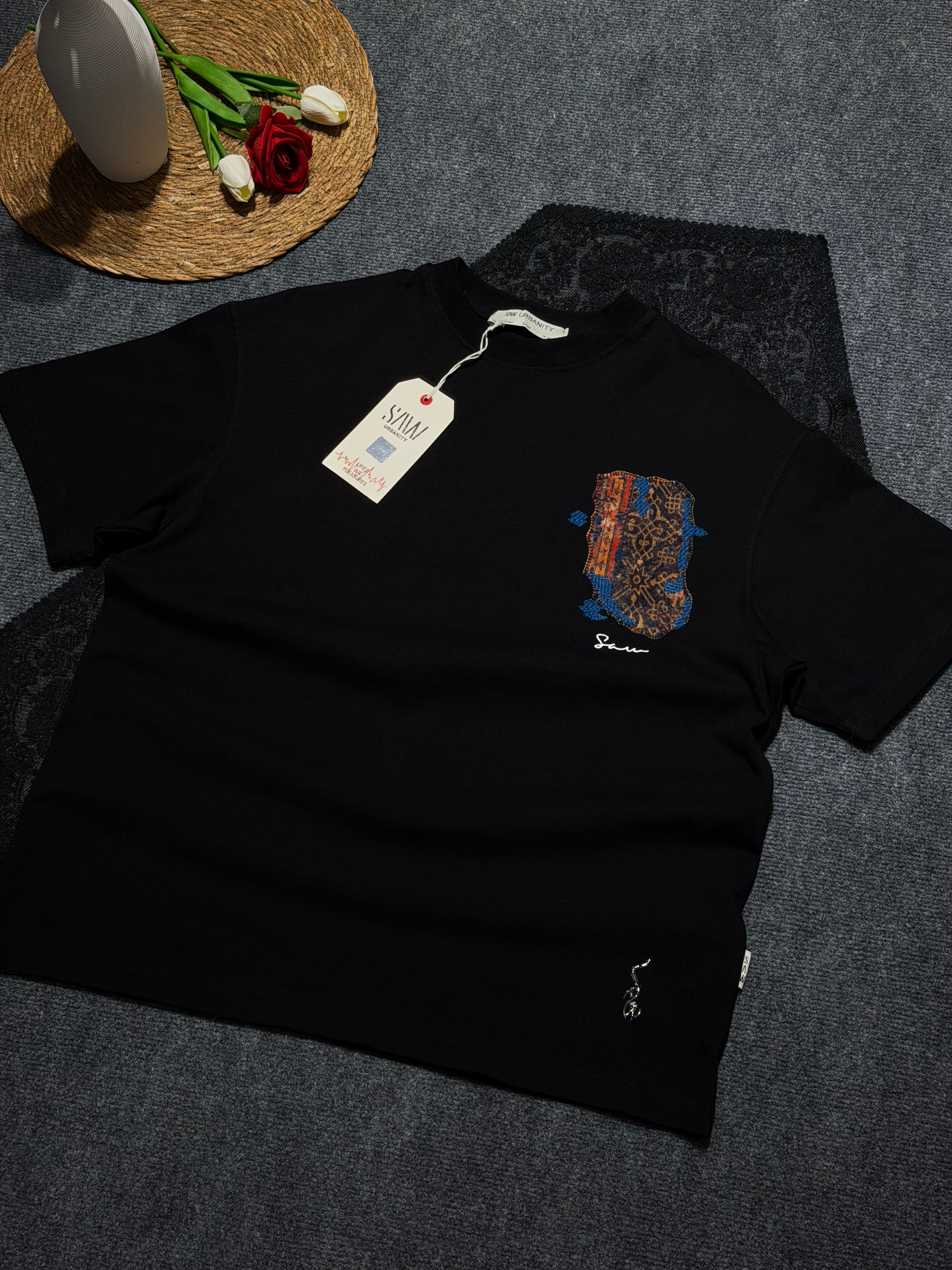 Don't Dream Nakışlı Kadife Kilim Desenli Oversize T-shirt Siyah