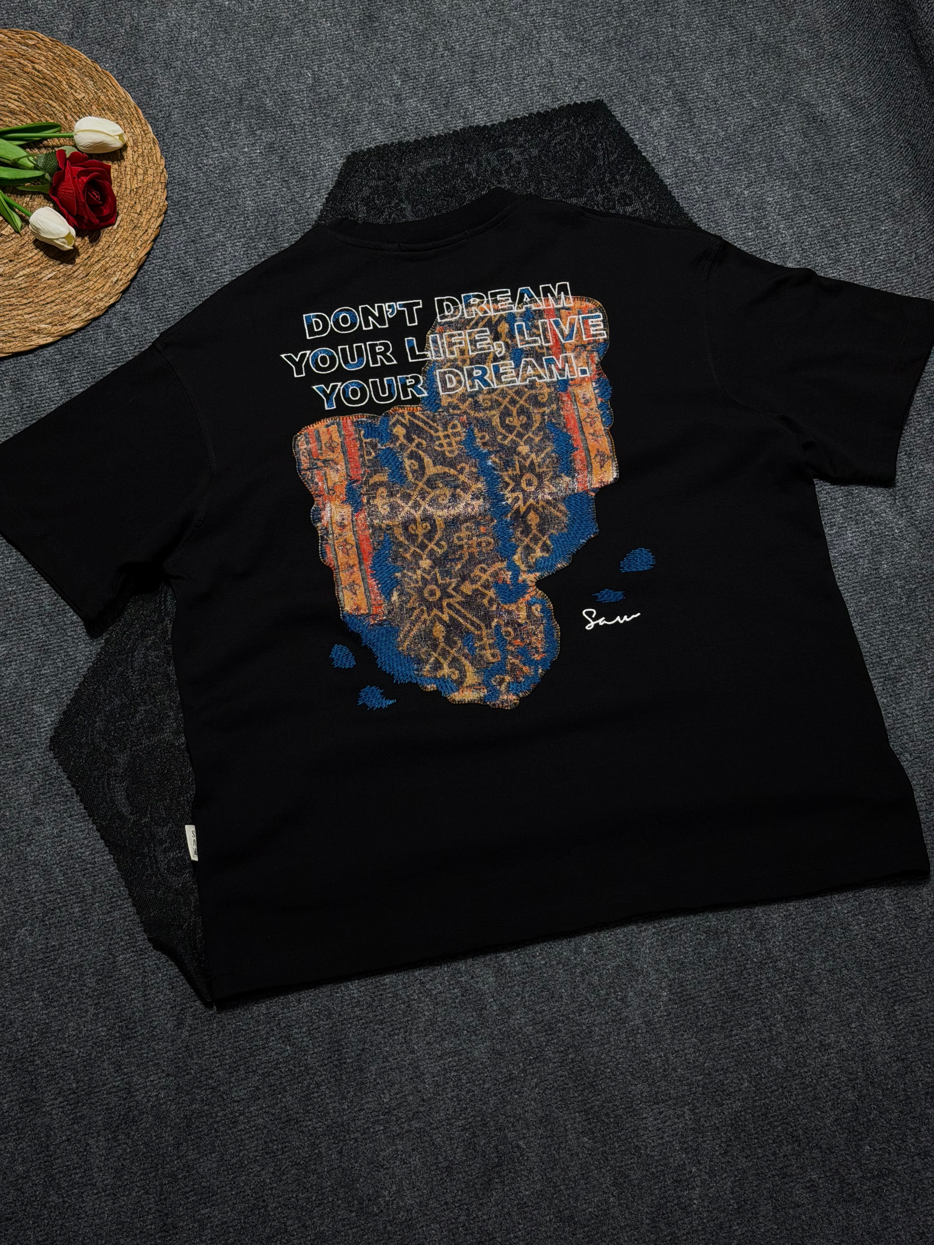 Don't Dream Nakışlı Kadife Kilim Desenli Oversize T-shirt Siyah