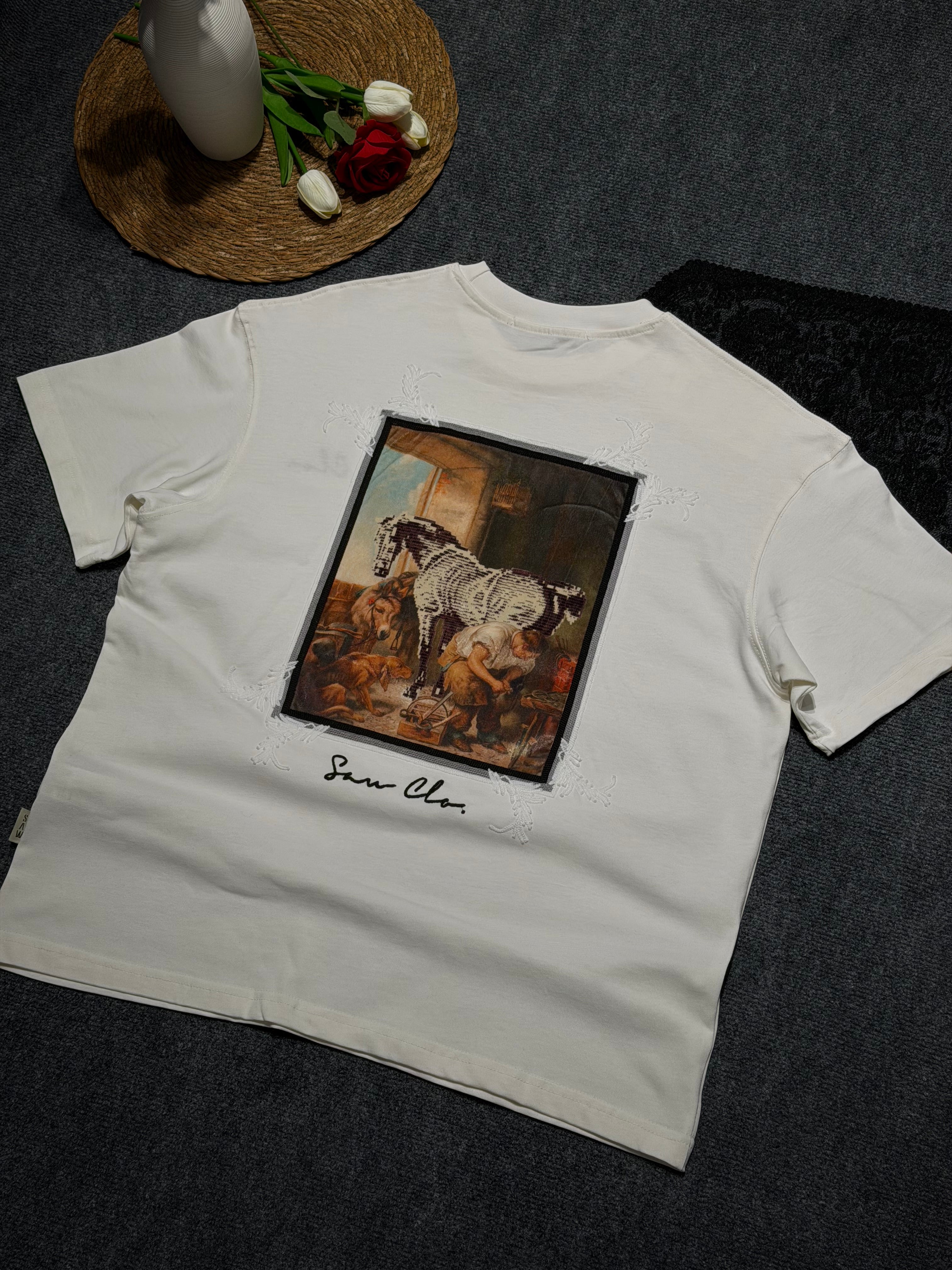 At Tablo Desenli Oversize T-shirt Beyaz