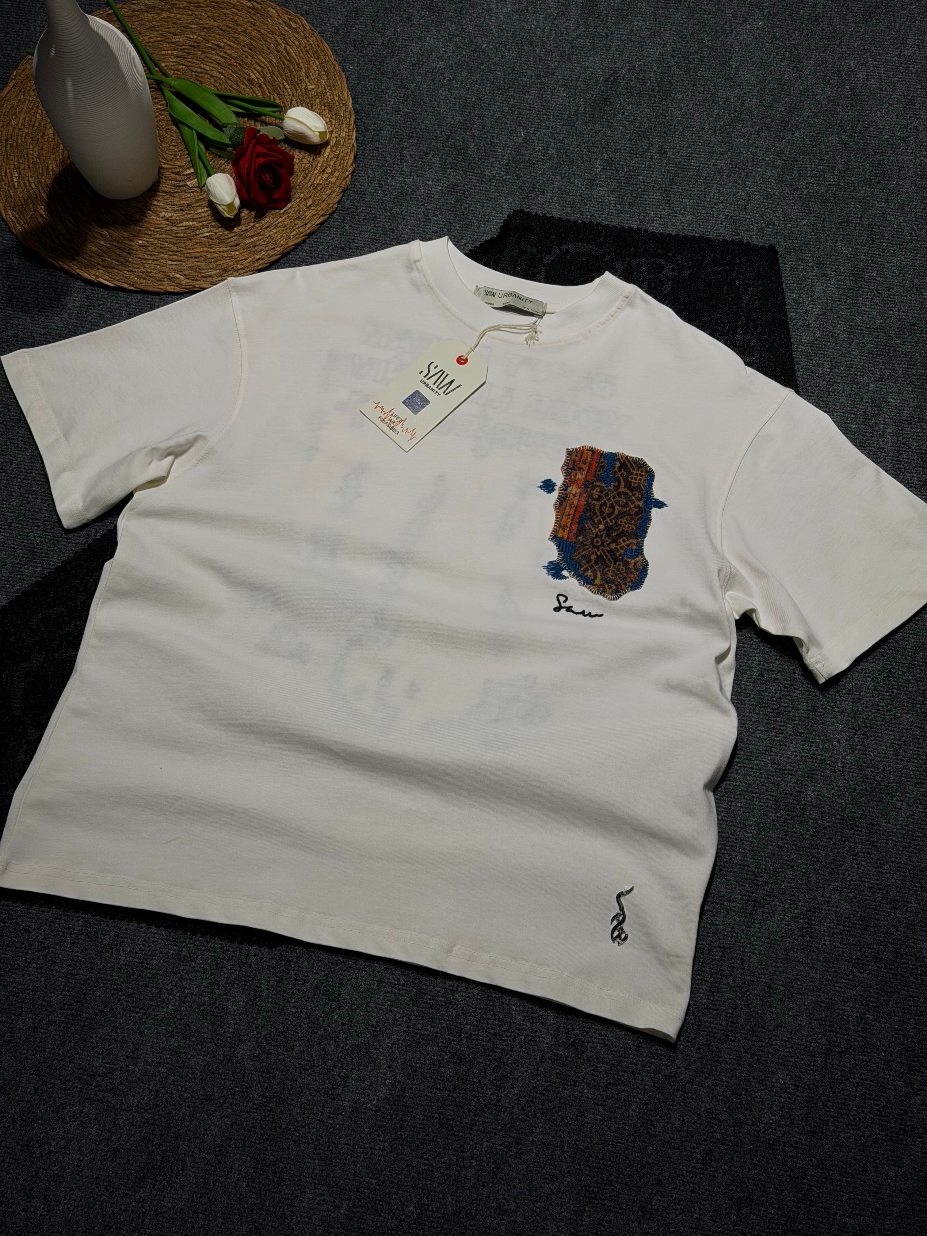 Don't Dream Nakışlı Kadife Kilim Desenli Oversize T-shirt Beyaz