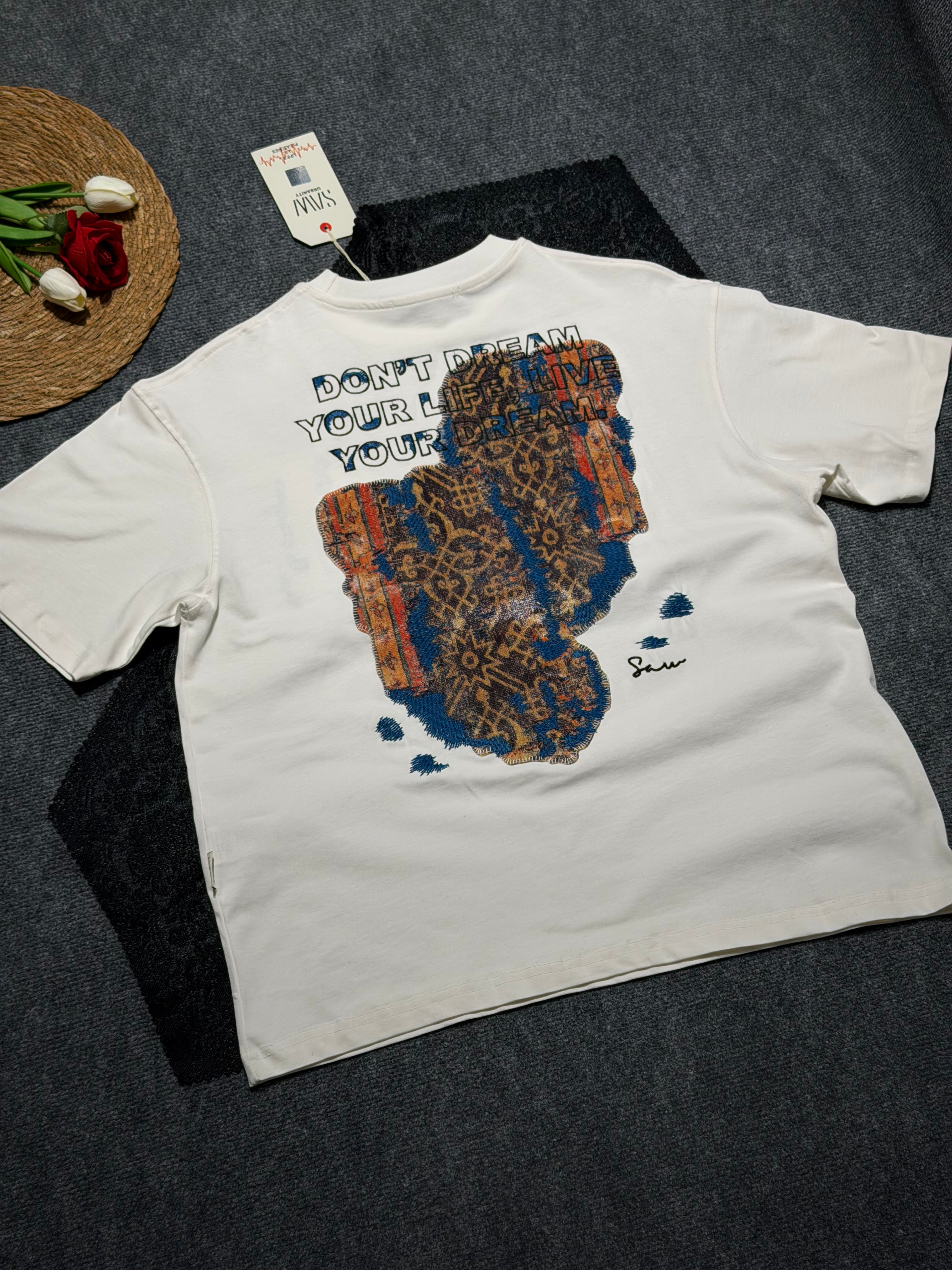 Don't Dream Nakışlı Kadife Kilim Desenli Oversize T-shirt Beyaz