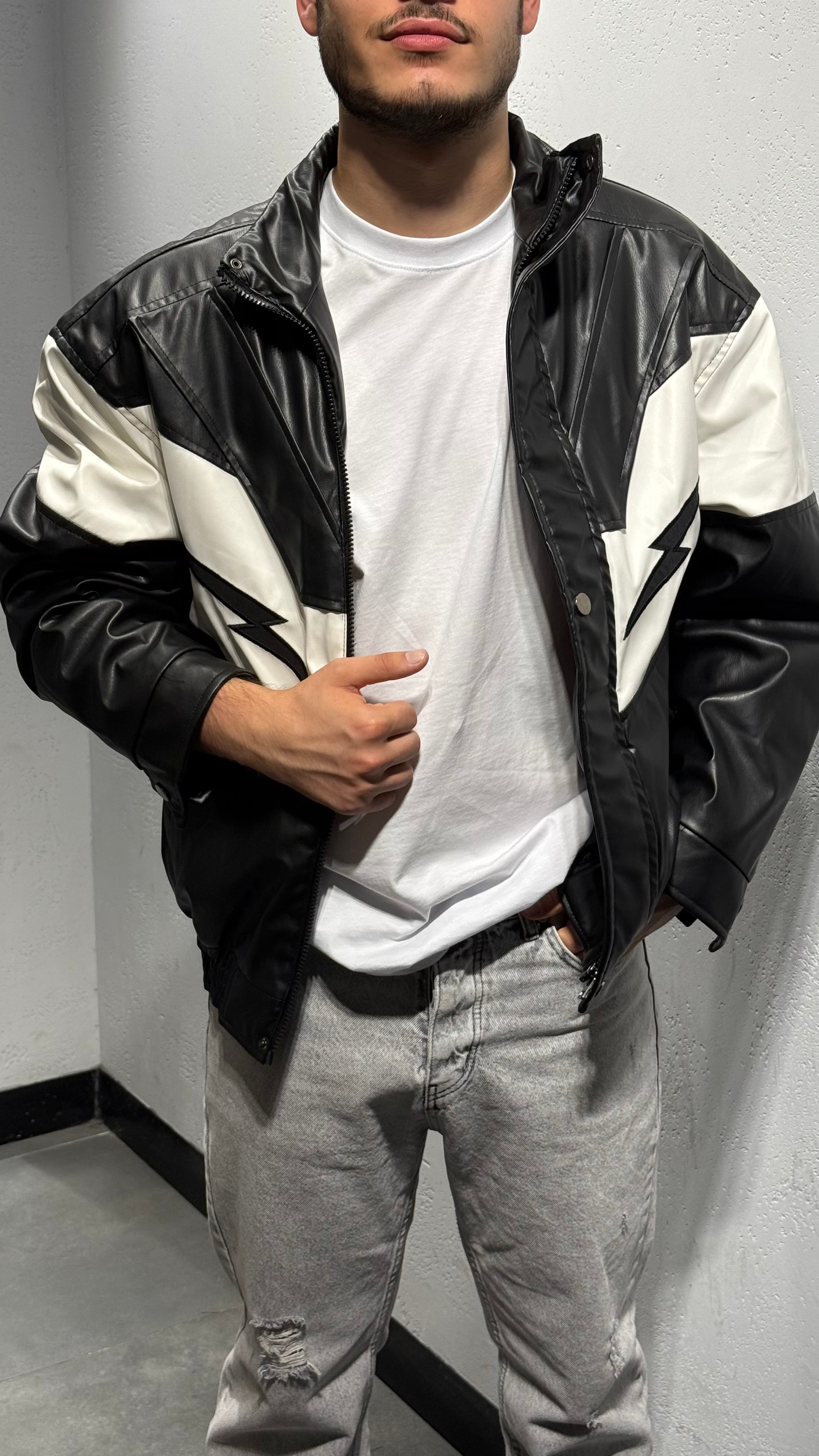 Şimşek İşlemeli Deri Ceket