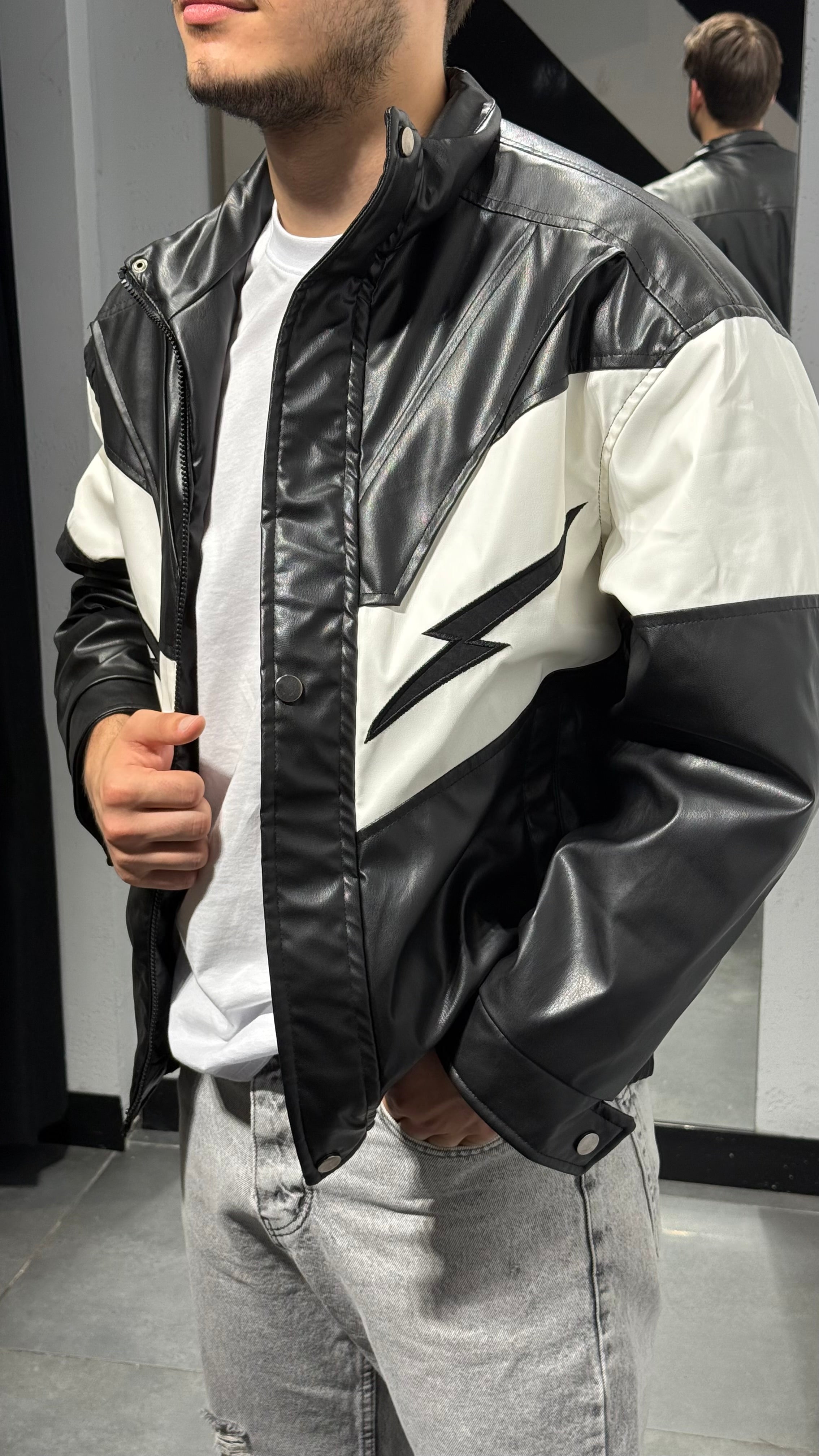 Şimşek İşlemeli Deri Ceket