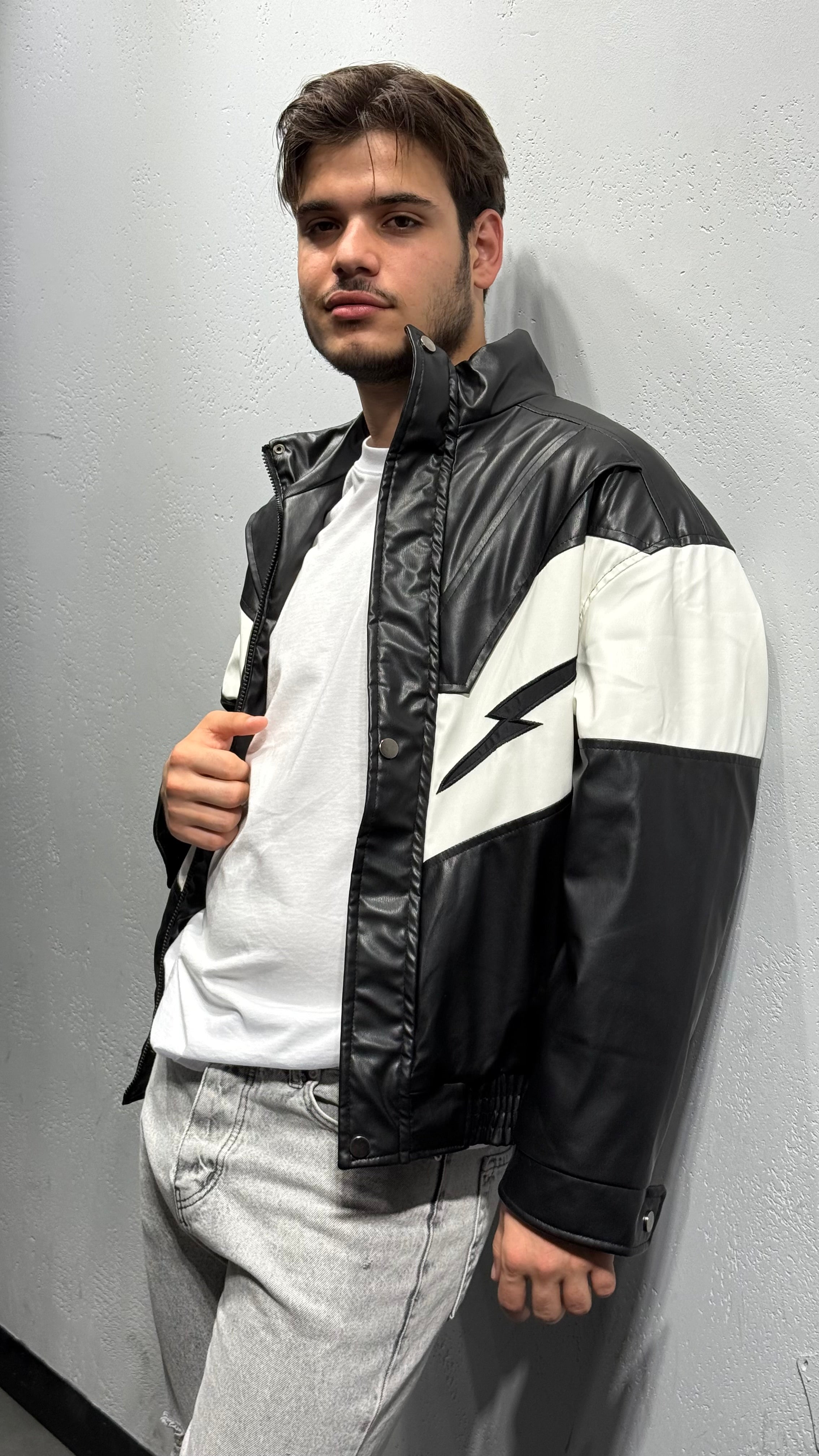 Şimşek İşlemeli Deri Ceket