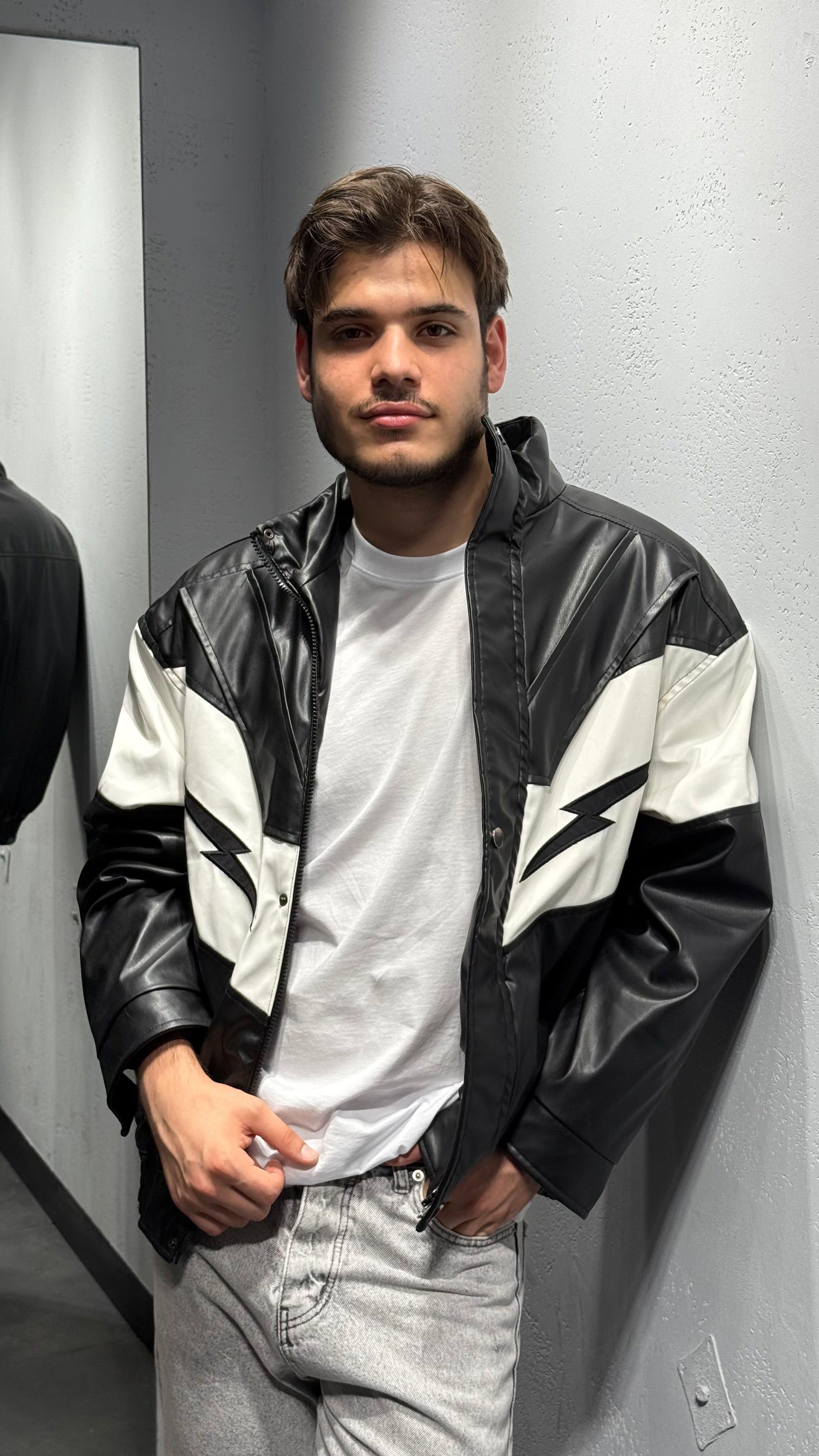 Şimşek İşlemeli Deri Ceket